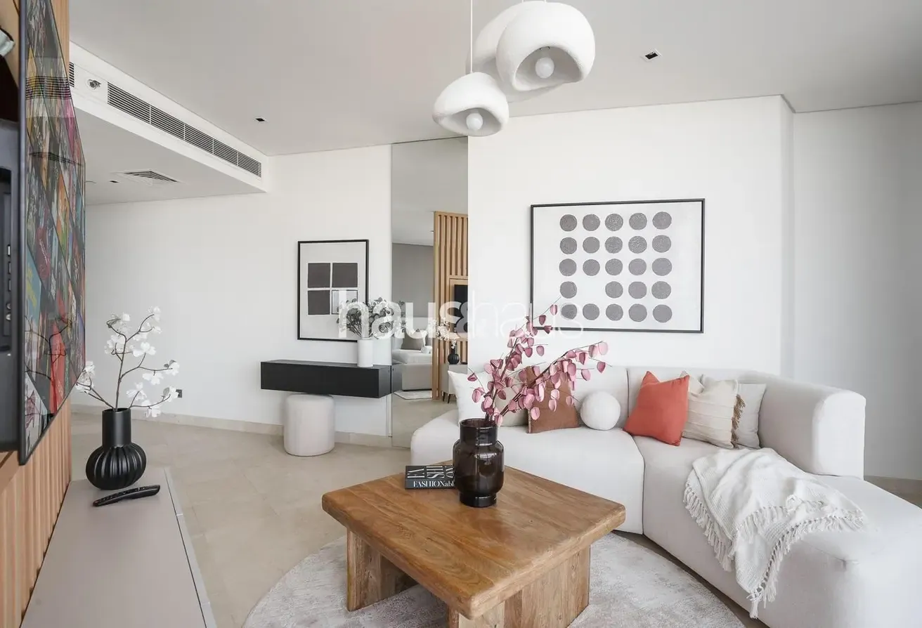Lavishly Appointed | Spectacular City Views