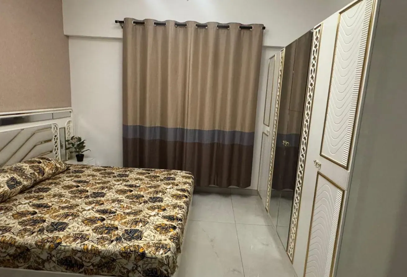 1 BR Apt Gate Village w Views