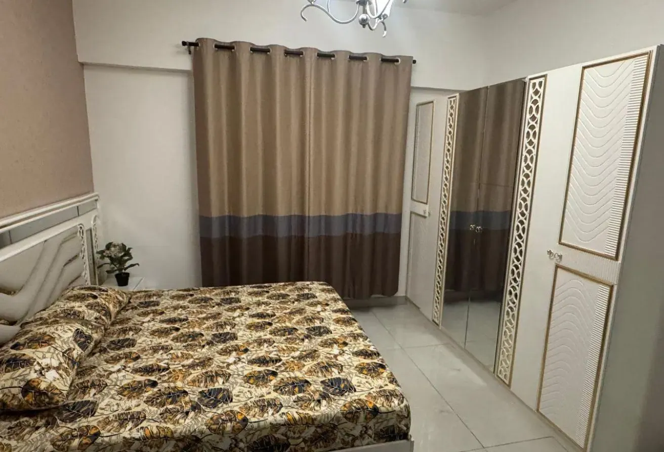 1 BR Apt Gate Village w Views