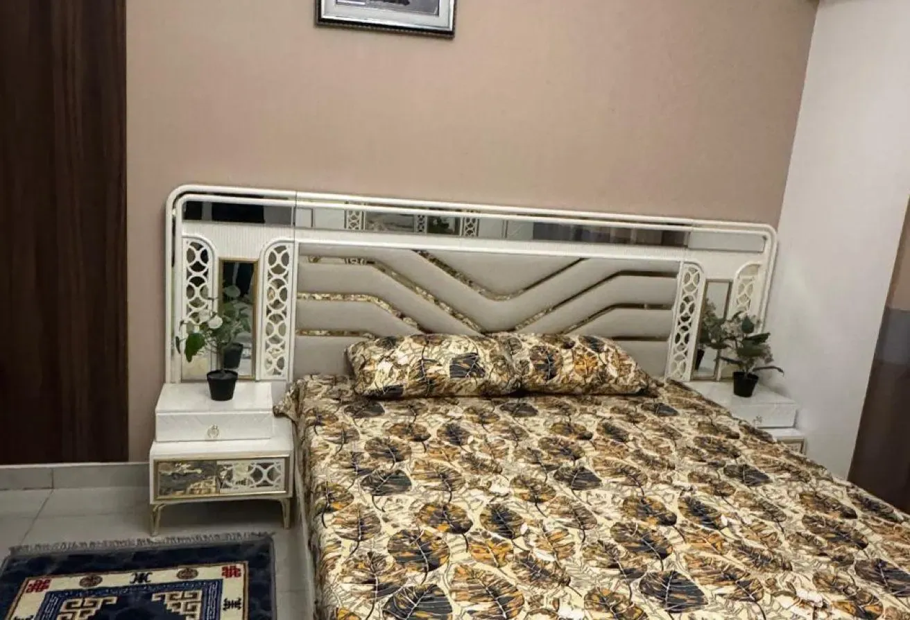 1 BR Apt Gate Village w Views