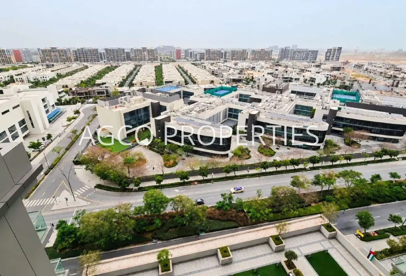 Vacant | Hartland View | Mid Floor