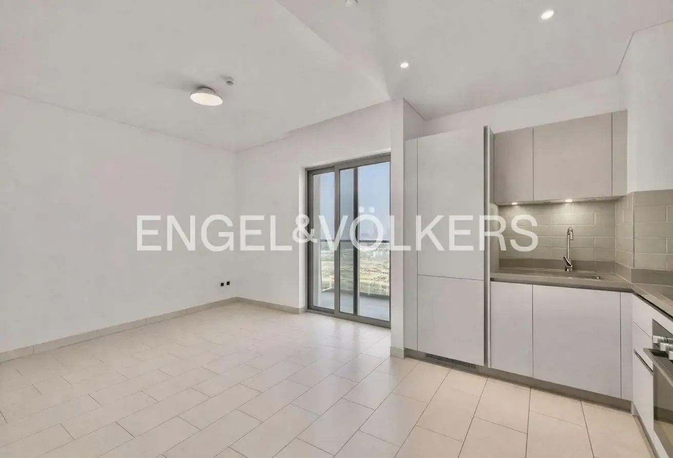 Luxury Apartment | Unfurnished | Prime Location