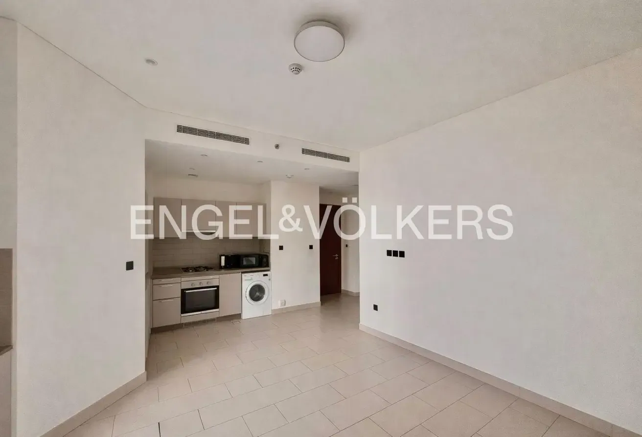 Luxury Apartment | Unfurnished | Prime Location
