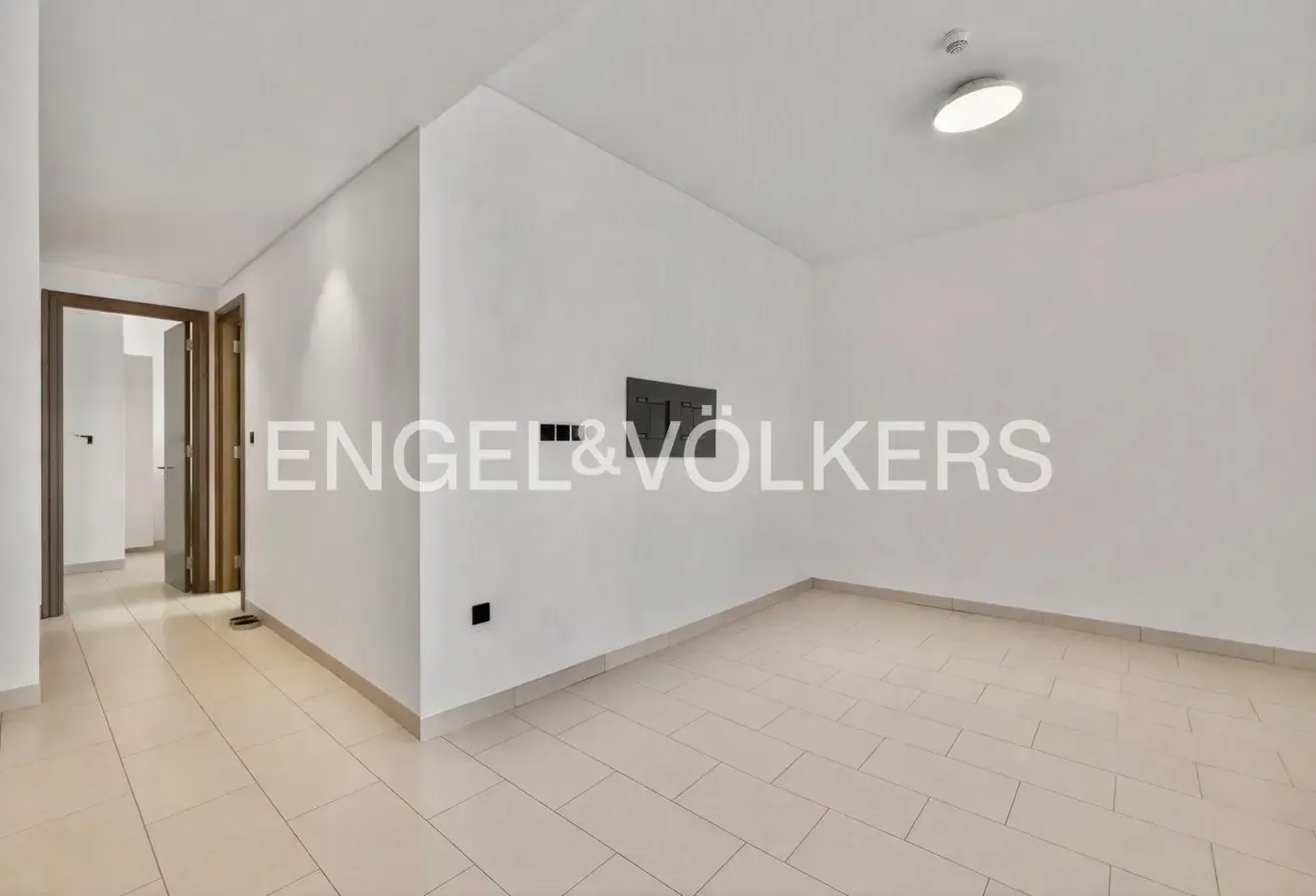 Luxury Apartment | Unfurnished | Prime Location