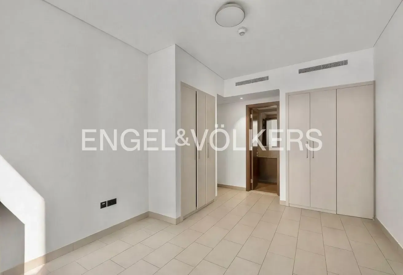 Luxury Apartment | Unfurnished | Prime Location