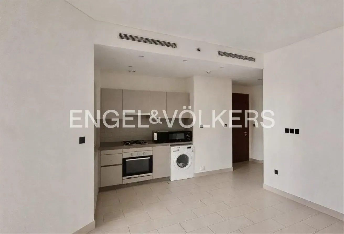 Luxury Apartment | Unfurnished | Prime Location