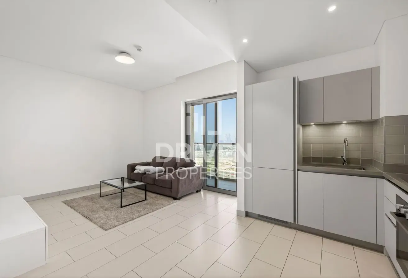 Spacious and Bright Apt | Prime Location