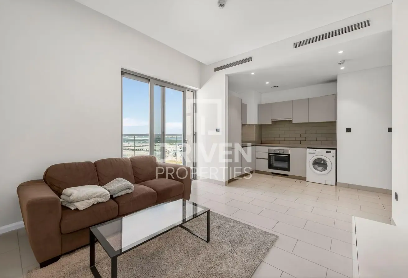 Spacious and Bright Apt | Prime Location