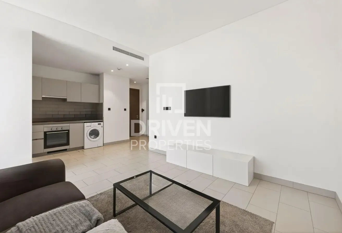 Spacious and Bright Apt | Prime Location
