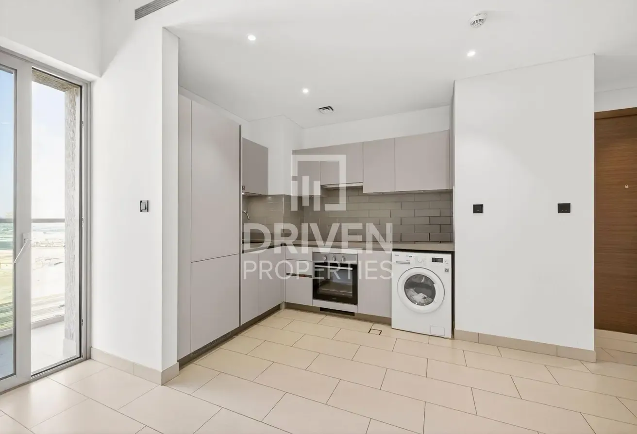 Spacious and Bright Apt | Prime Location