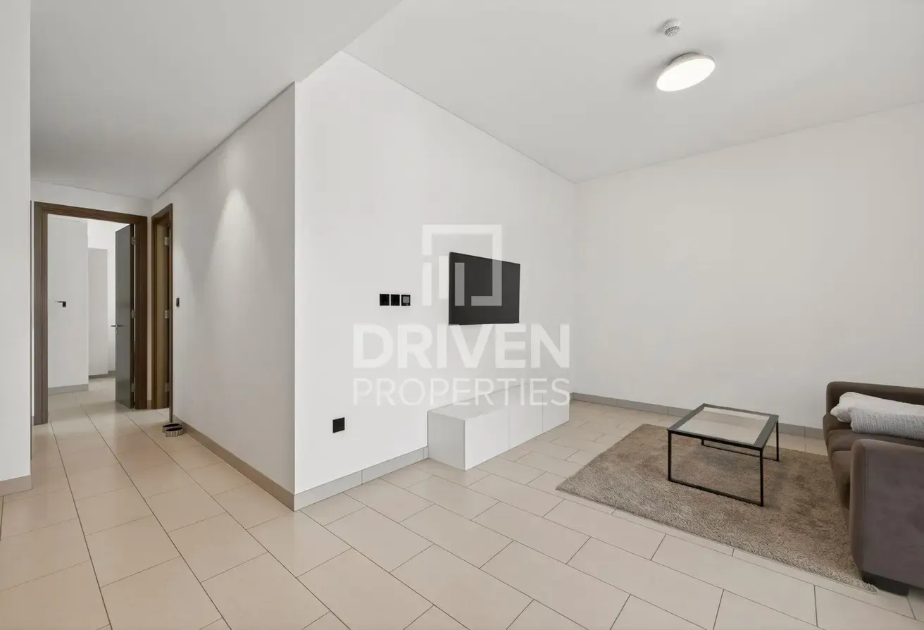 Spacious and Bright Apt | Prime Location