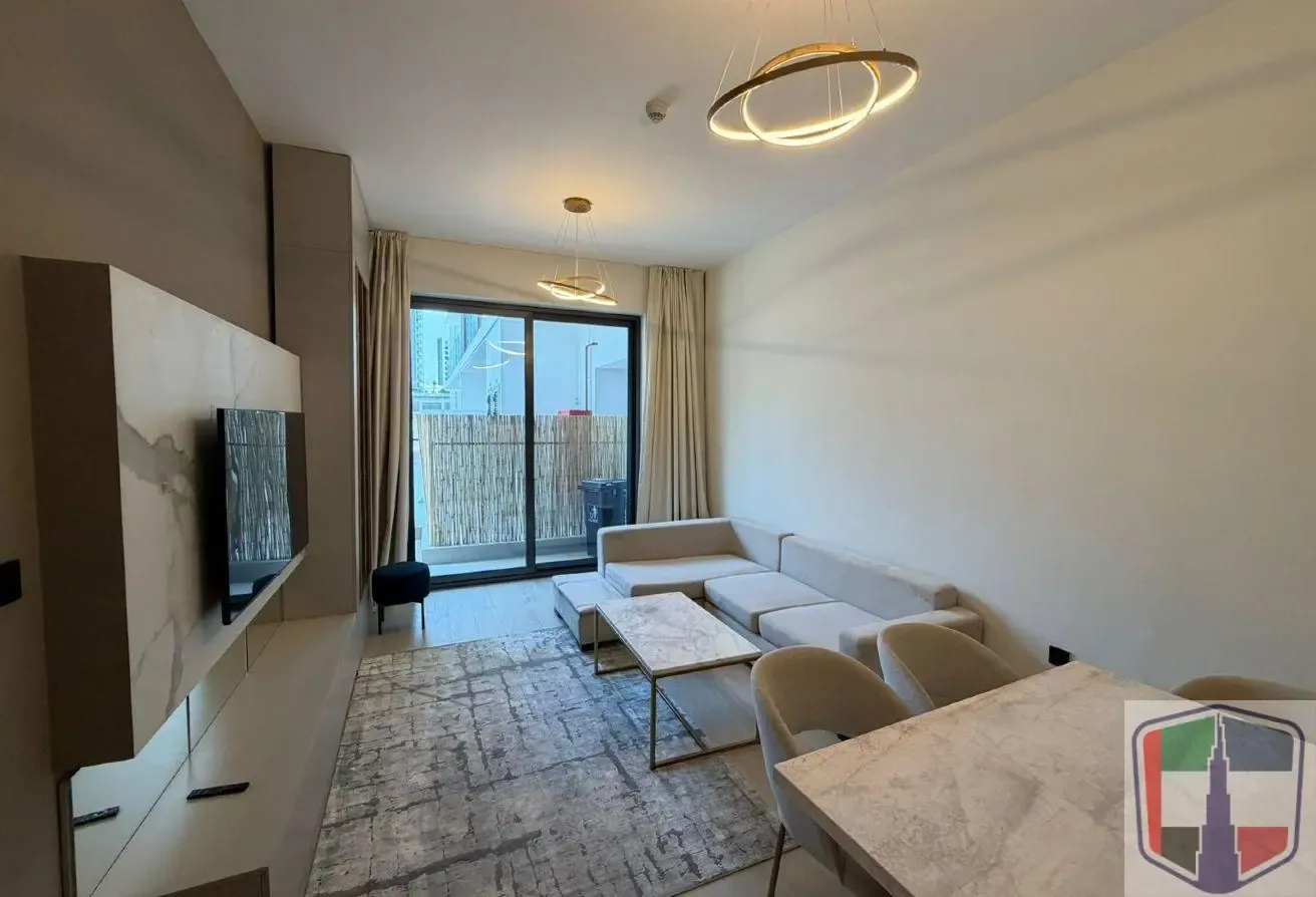 AVAILABLE I FURNISHED I DIRECT POOL ACCESS I