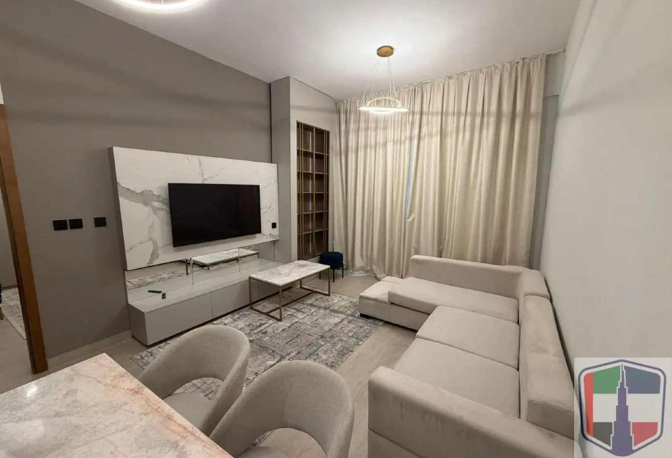 AVAILABLE I FURNISHED I DIRECT POOL ACCESS I