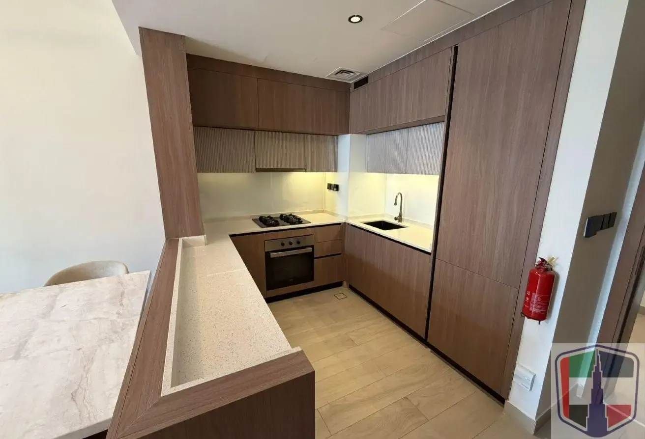 AVAILABLE I FURNISHED I DIRECT POOL ACCESS I