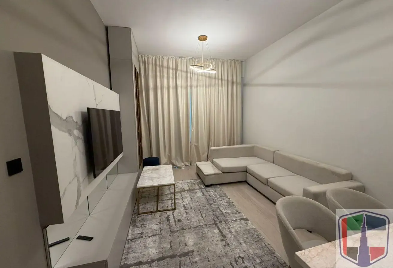 AVAILABLE I FURNISHED I DIRECT POOL ACCESS I