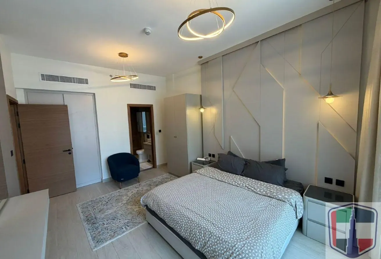 AVAILABLE I FURNISHED I DIRECT POOL ACCESS I