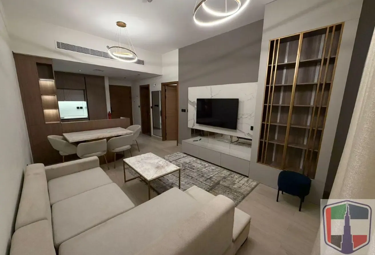 AVAILABLE I FURNISHED I DIRECT POOL ACCESS I