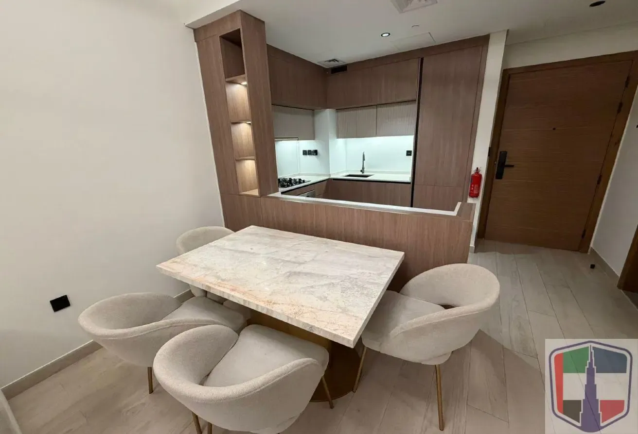 AVAILABLE I FURNISHED I DIRECT POOL ACCESS I