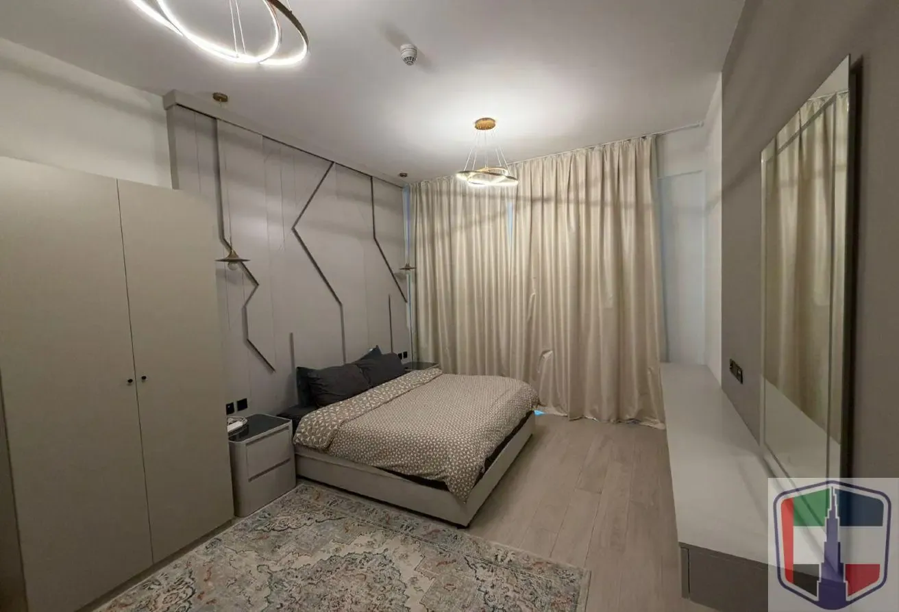 AVAILABLE I FURNISHED I DIRECT POOL ACCESS I
