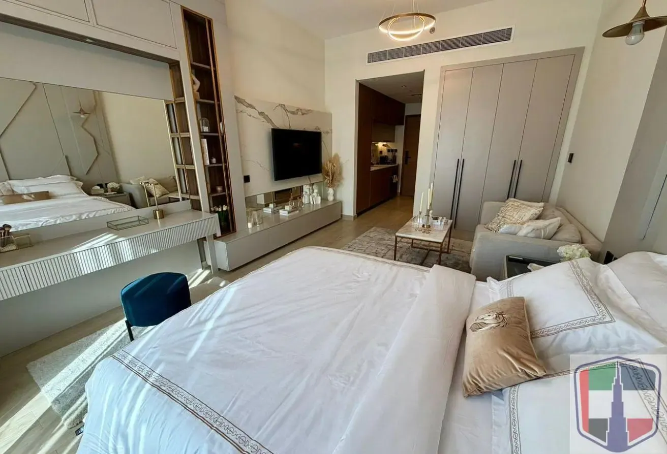 AVAILABLE I FURNISHED I ARJAN I OPENVIEW I FITTED