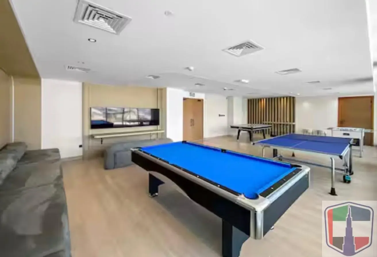 AVAILABLE I FURNISHED I ARJAN I OPENVIEW I FITTED