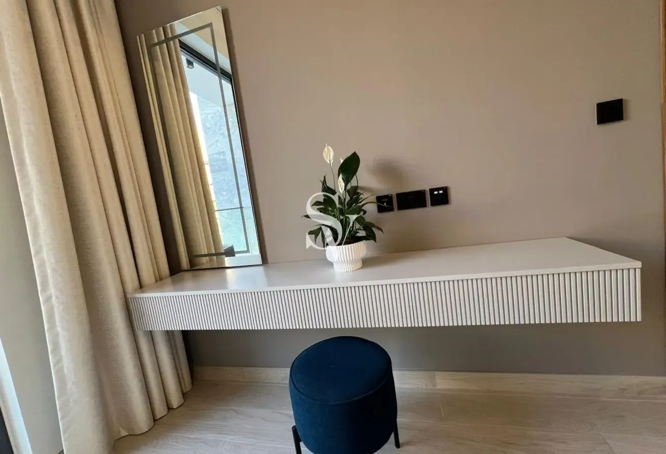Modern Furnished | Pool View 1BR+Study Smart Home