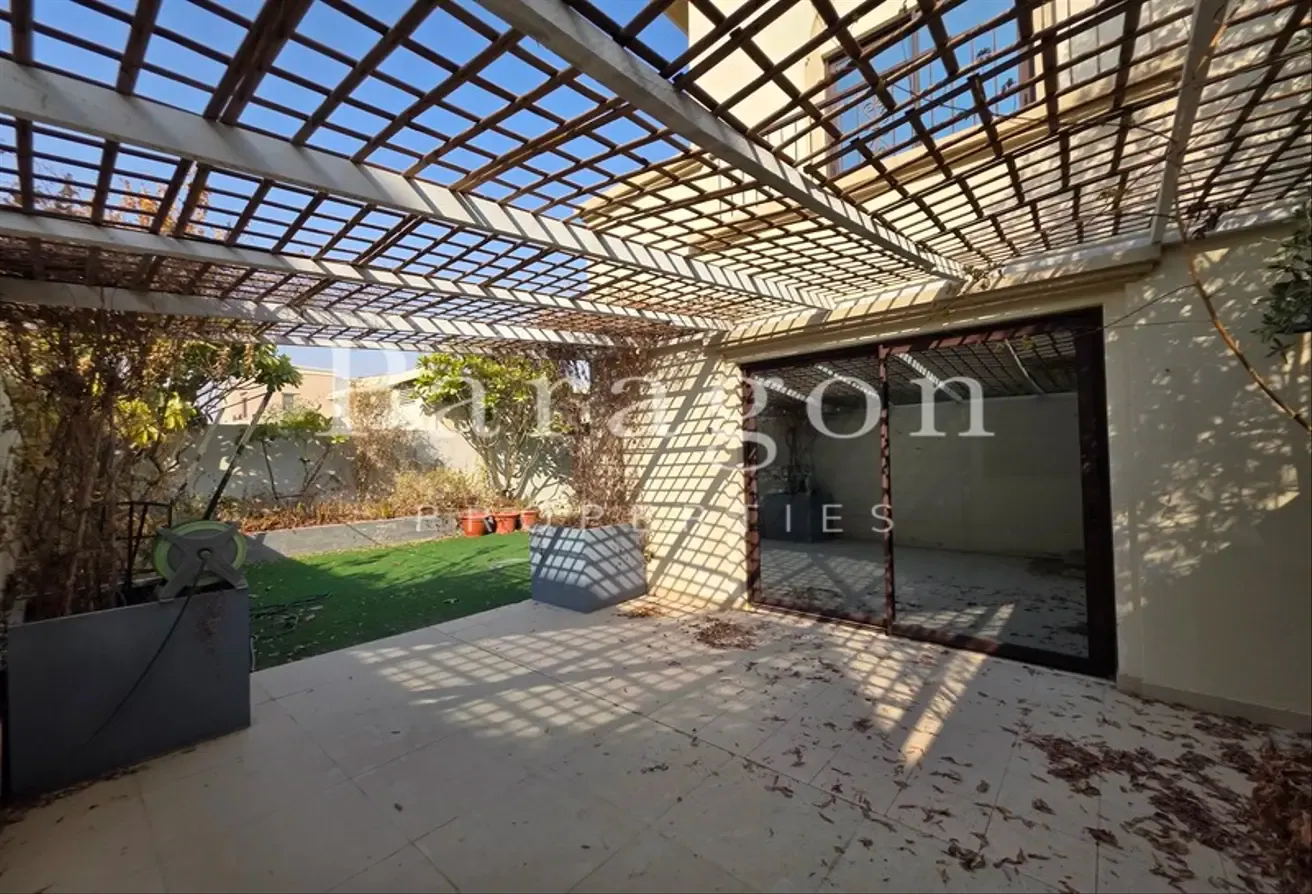 Corner Unit | Large Garden | Near Park and Pool