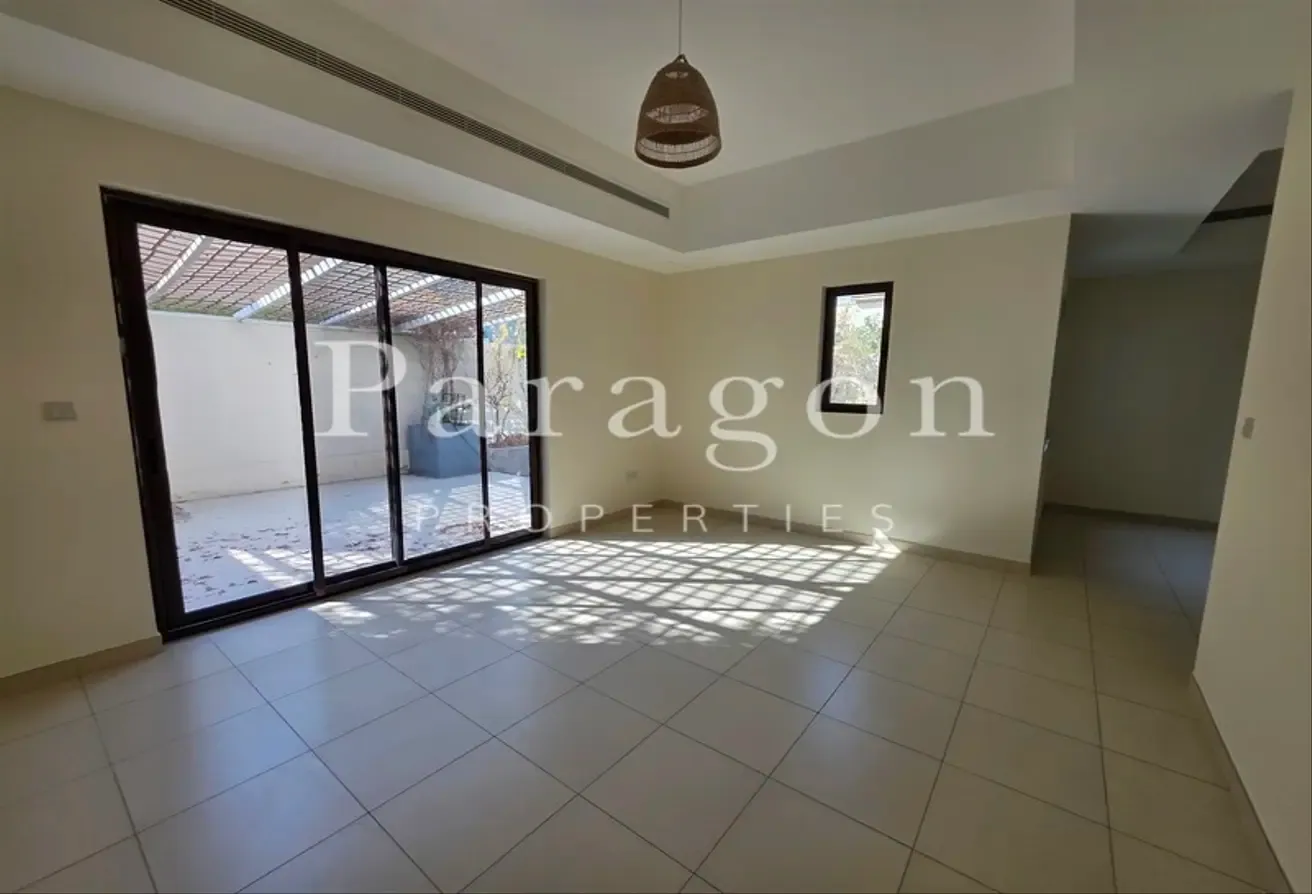 Corner Unit | Large Garden | Near Park and Pool