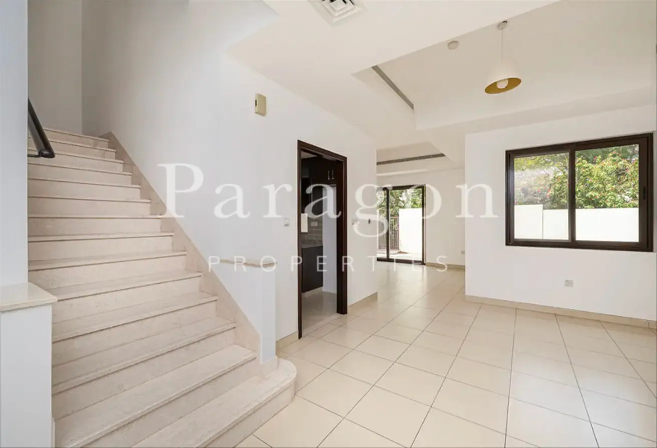 Corner Unit | Large Garden | Near Park and Pool