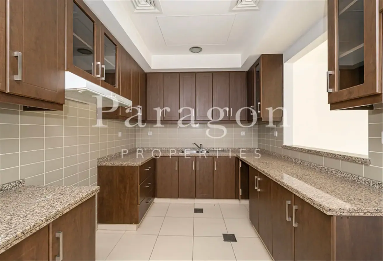 Corner Unit | Large Garden | Near Park and Pool