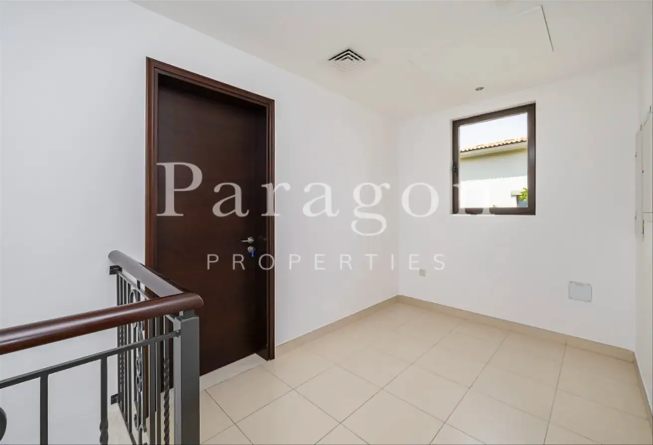 Corner Unit | Large Garden | Near Park and Pool