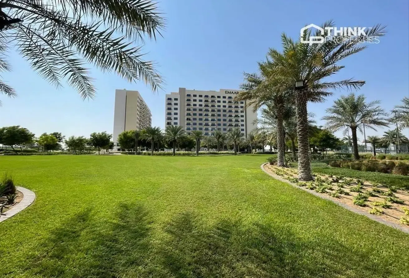 Golf and Park View | Middle Floor