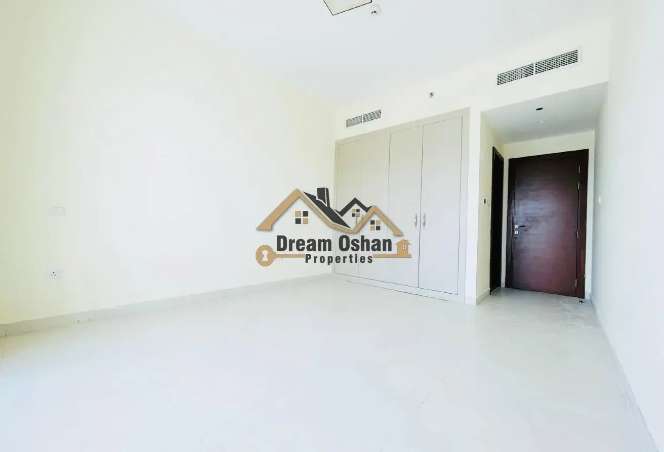 Ready 3BHK +Maids |Family Unit |Prime location