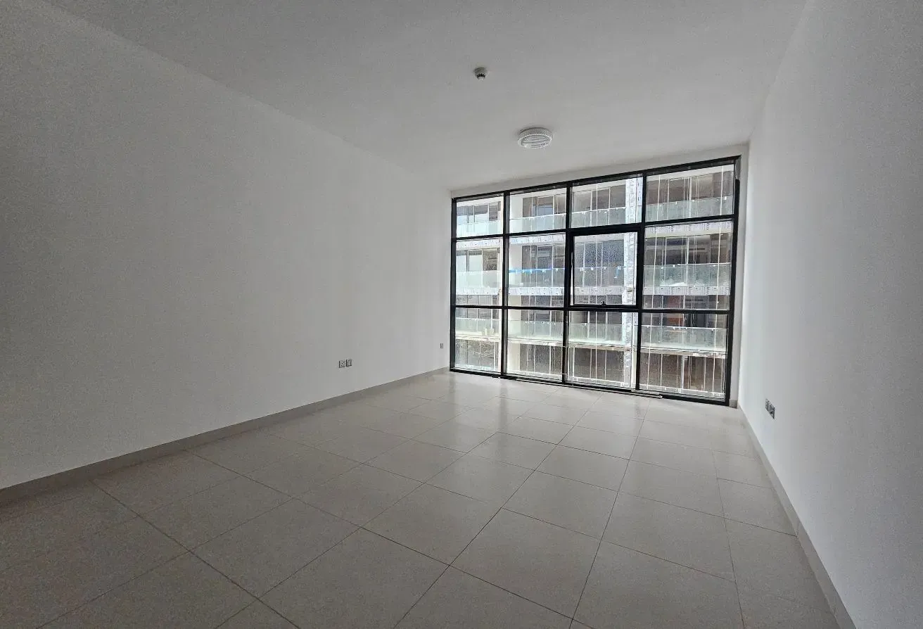 Spacious | Flexible # of Cheques | Family Bldg