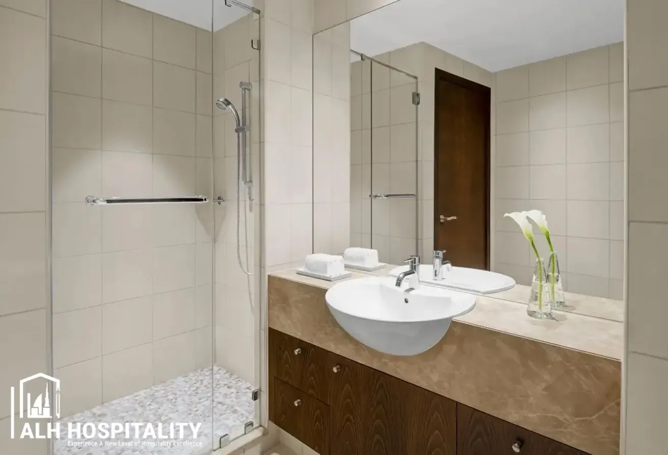 Premium 2BR Apt | Waterfront Views | Bills incl