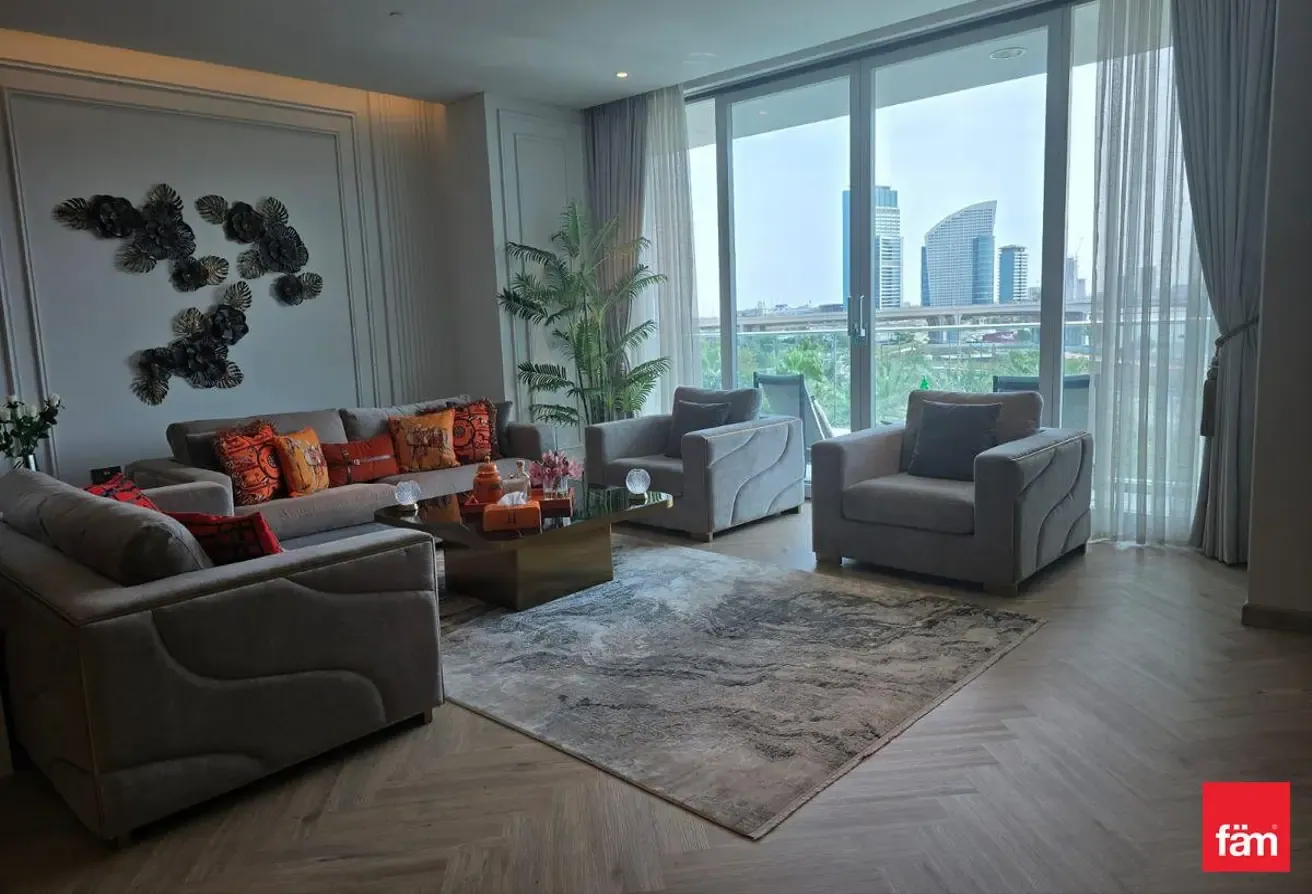 Luxurious Fully Furnished Renovated W/ Creek View