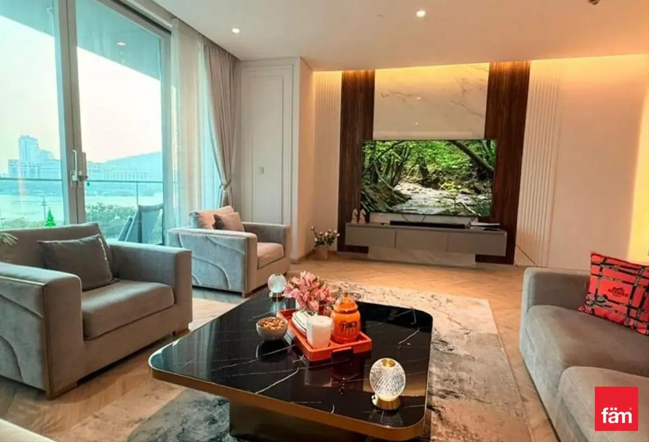 Luxurious Fully Furnished Renovated W/ Creek View
