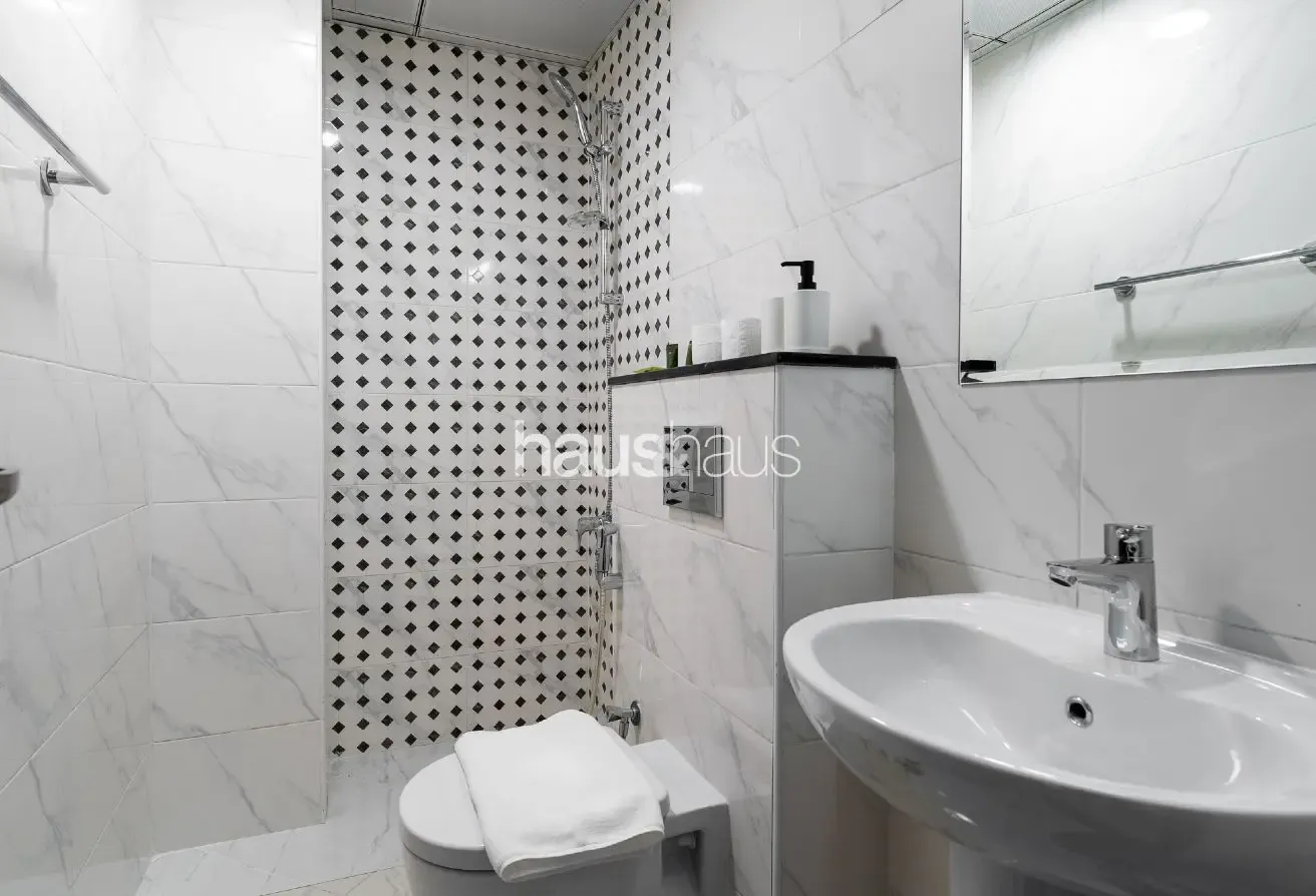 Beautiful Pool View | Chic & Spacious Studio