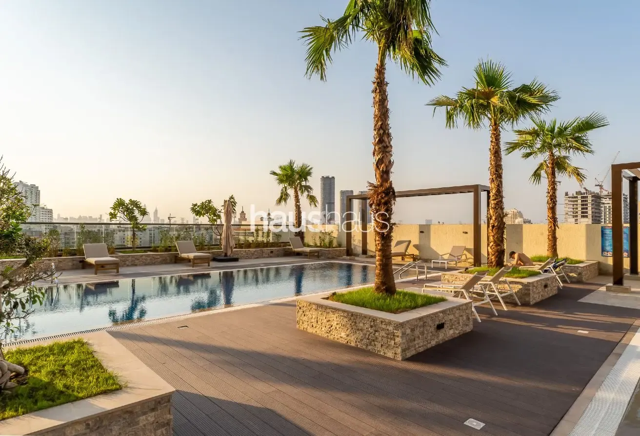 Beautiful Pool View | Chic & Spacious Studio