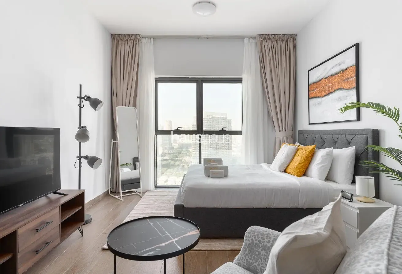 Gorgeous Community View | Nicely Furnished