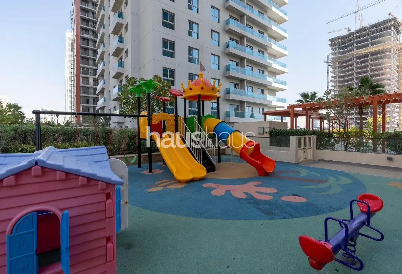 Gorgeous Community View | Nicely Furnished