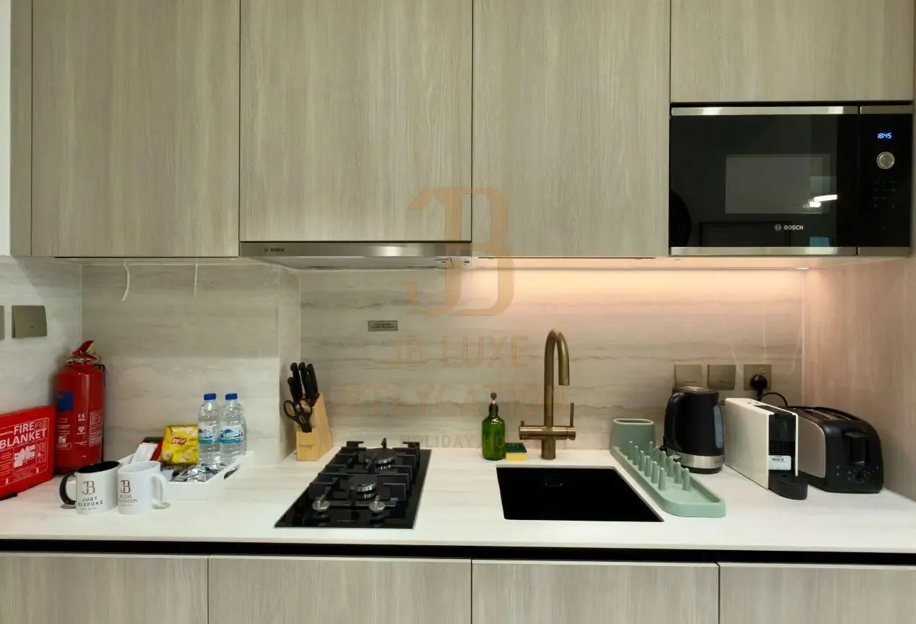 Modern Studio | Prime JVC Location