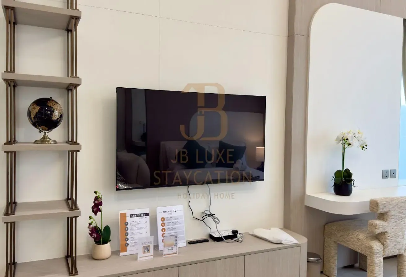 Modern Studio | Prime JVC Location