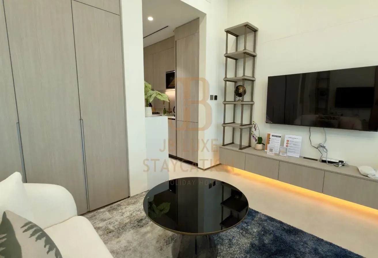 Modern Studio | Prime JVC Location