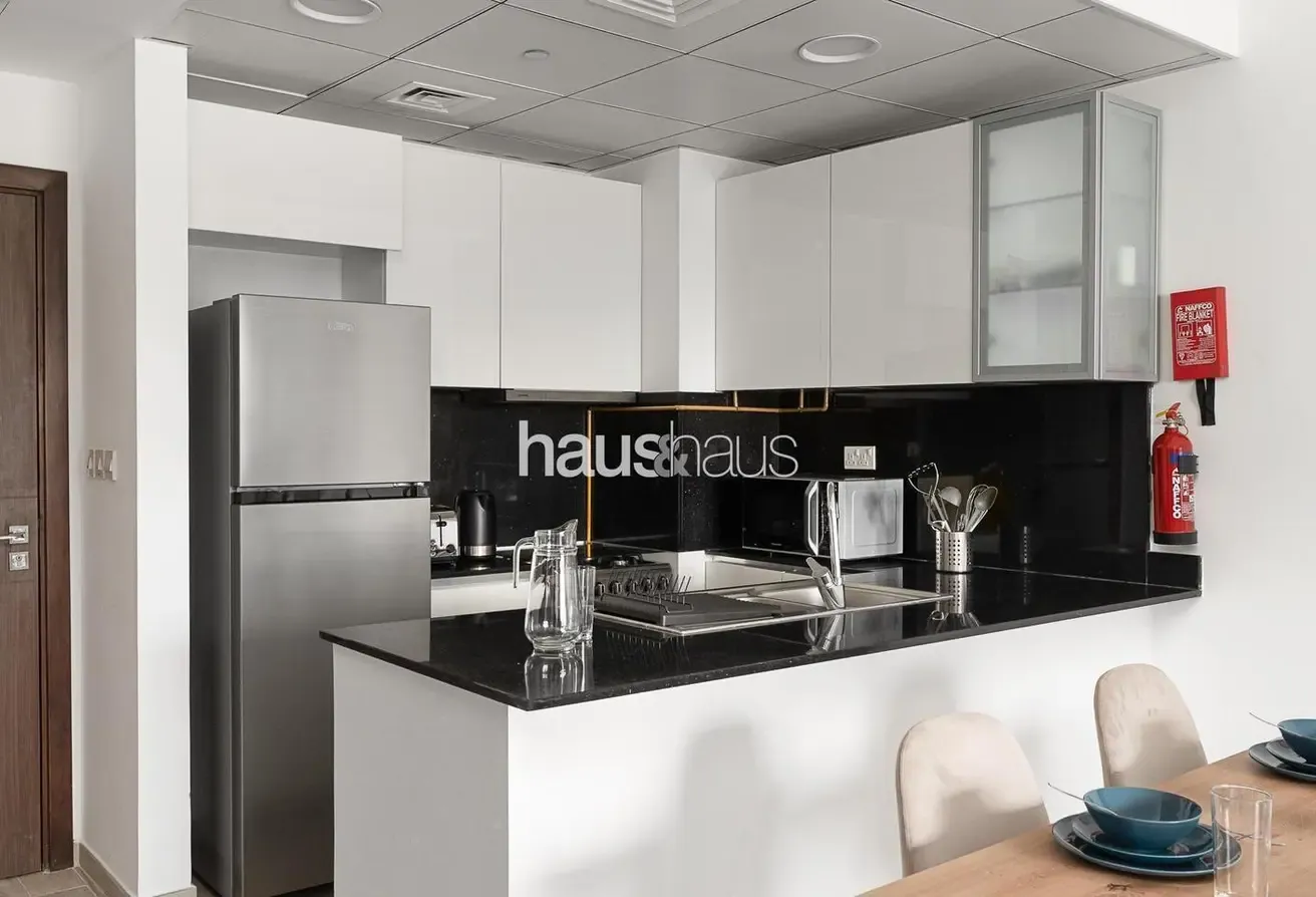 Beautiful JVC View | Bright Unit | Contemporary