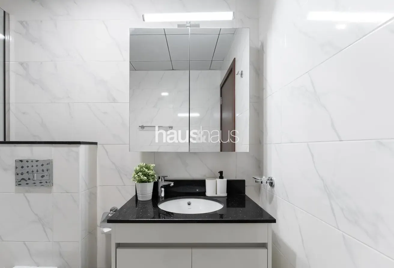 Beautiful JVC View | Bright Unit | Contemporary