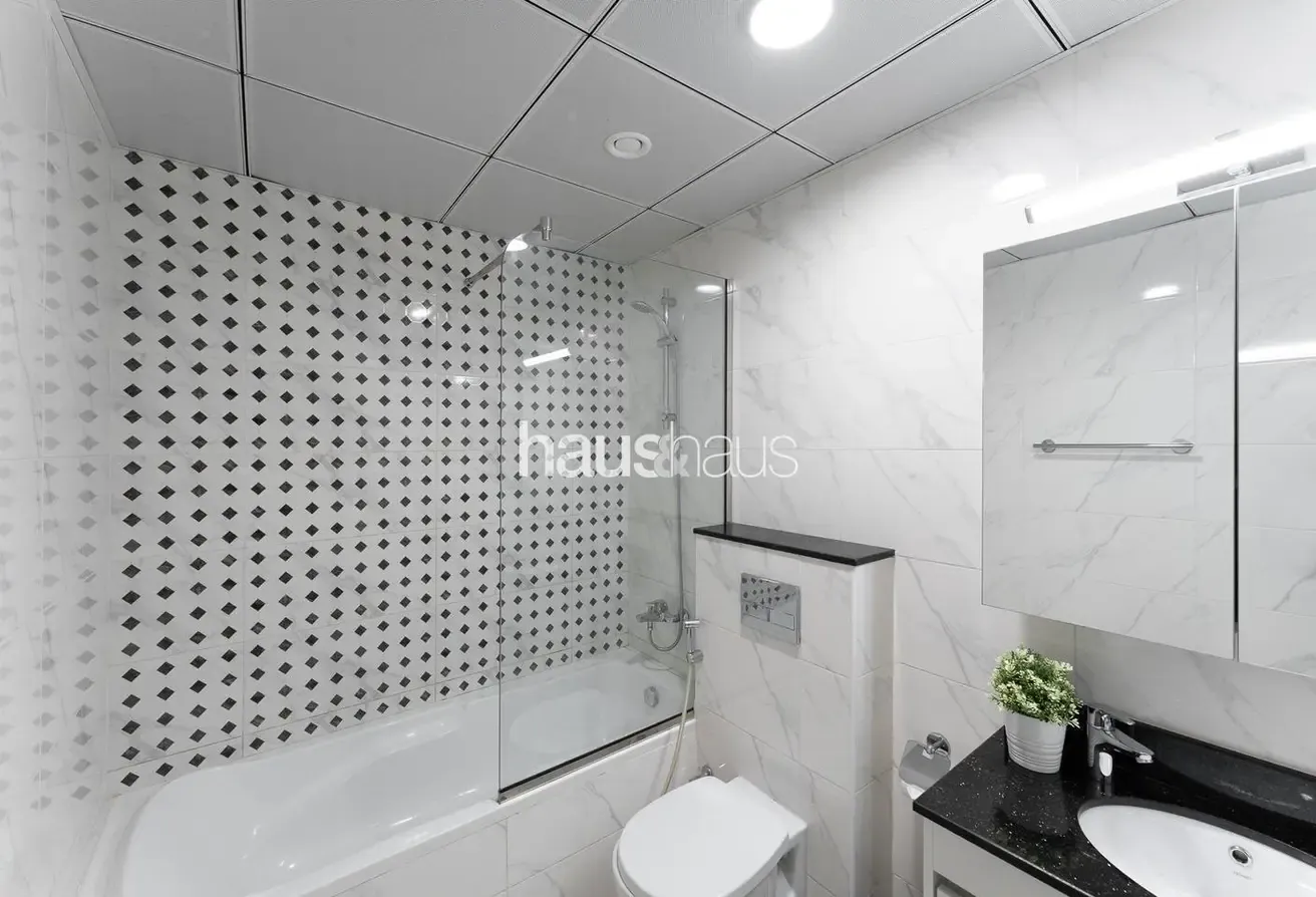 Beautiful JVC View | Bright Unit | Contemporary