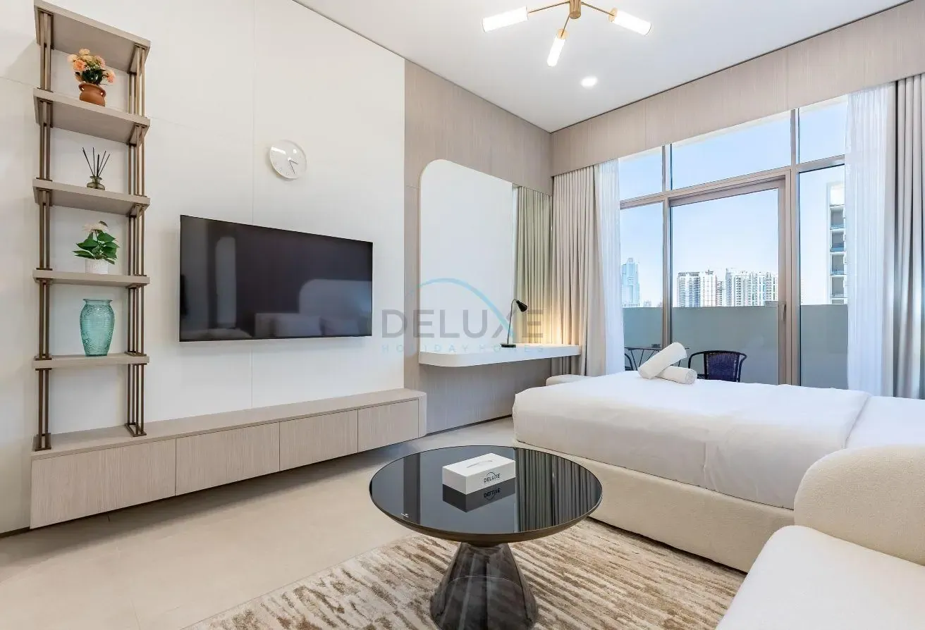 Near Circle Mall Studio | Short Walk to the Park