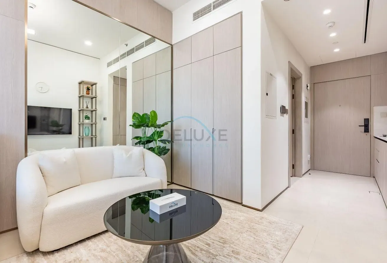 Near Circle Mall Studio | Short Walk to the Park