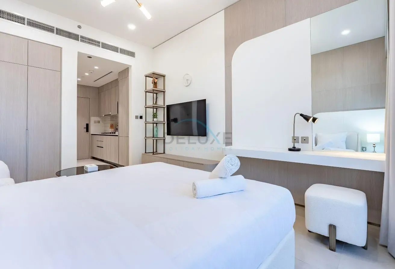 Near Circle Mall Studio | Short Walk to the Park